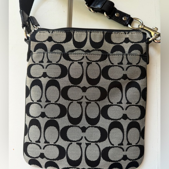 Gorgeous COACH Black & Gray Signature Crossbody. Very clean EUC - Picture 5 of 13